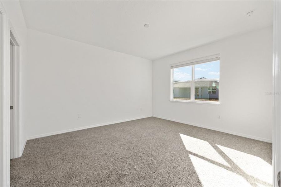 Spacious, unfurnished interior of a new home in Calesa Township, Ocala (Image 34).