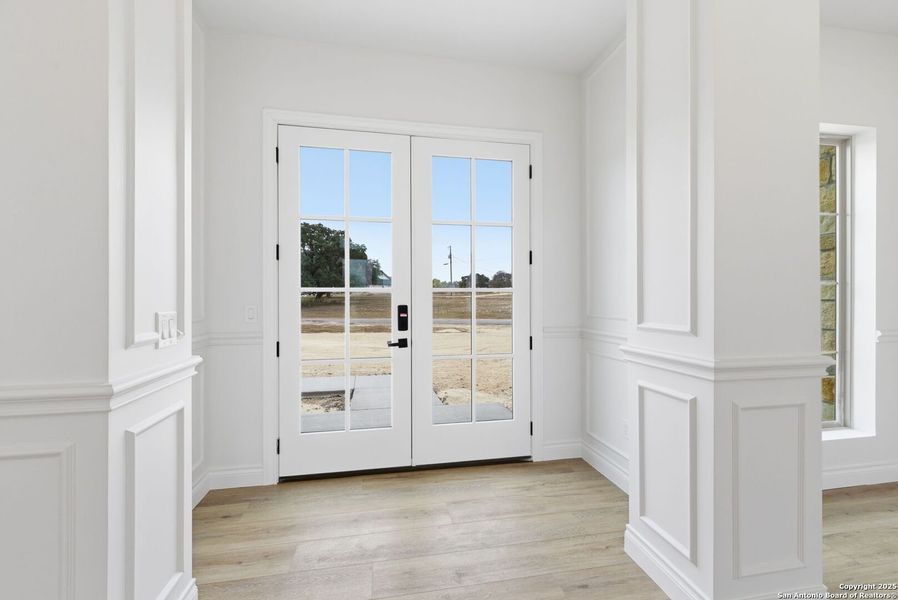 Spacious, unfurnished interior of a new home in , Bandera (Image 34).