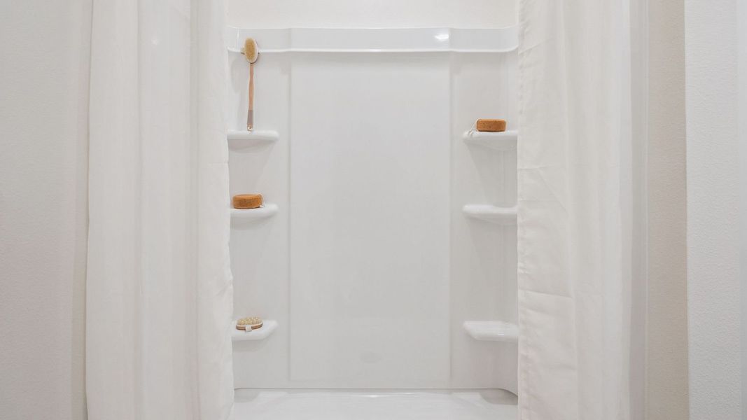 Representative interior finishes for a home built from the Kelsey by D.R. Horton in Oak Pointe, Apopka (Image 10).