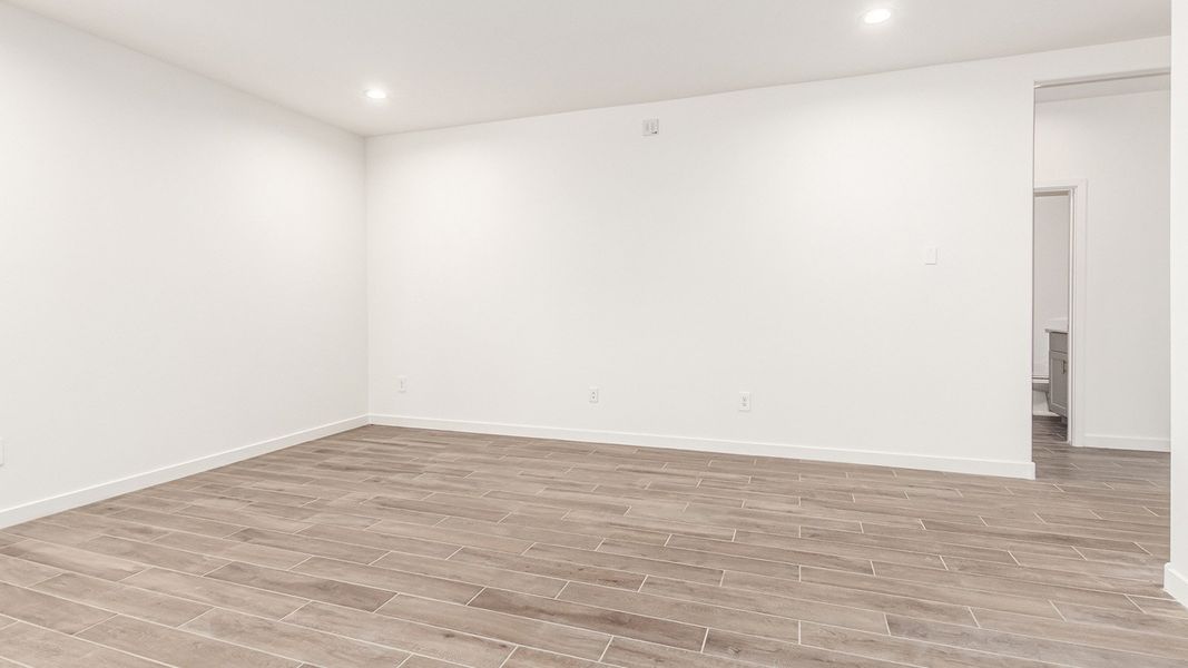 Spacious, unfurnished interior of a new home in Barnett Village, Marana (Image 11).