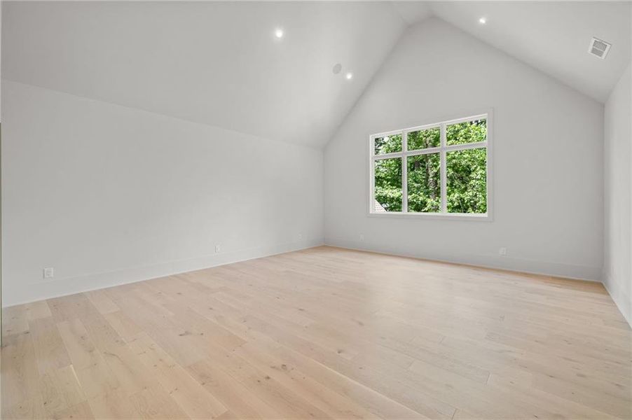 Spacious, unfurnished interior of a new home in , Alpharetta (Image 36).