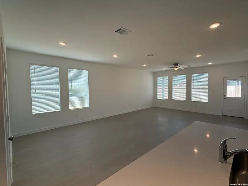Spacious, unfurnished interior of a new home in Rose Valley, Converse (Image 12).