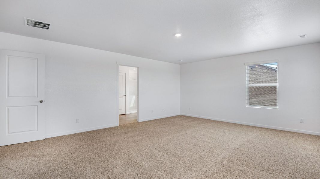 Spacious, unfurnished interior of a new home in Silver Peaks, Lochbuie (Image 20).