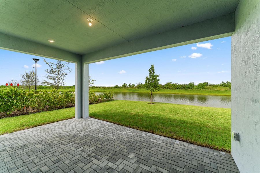 Exterior details and patio area of a home in , Port St. Lucie (Image 2).