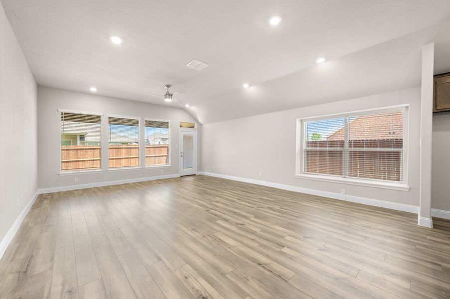 Spacious, unfurnished interior of a new home in Pirate Village, Granbury (Image 17).