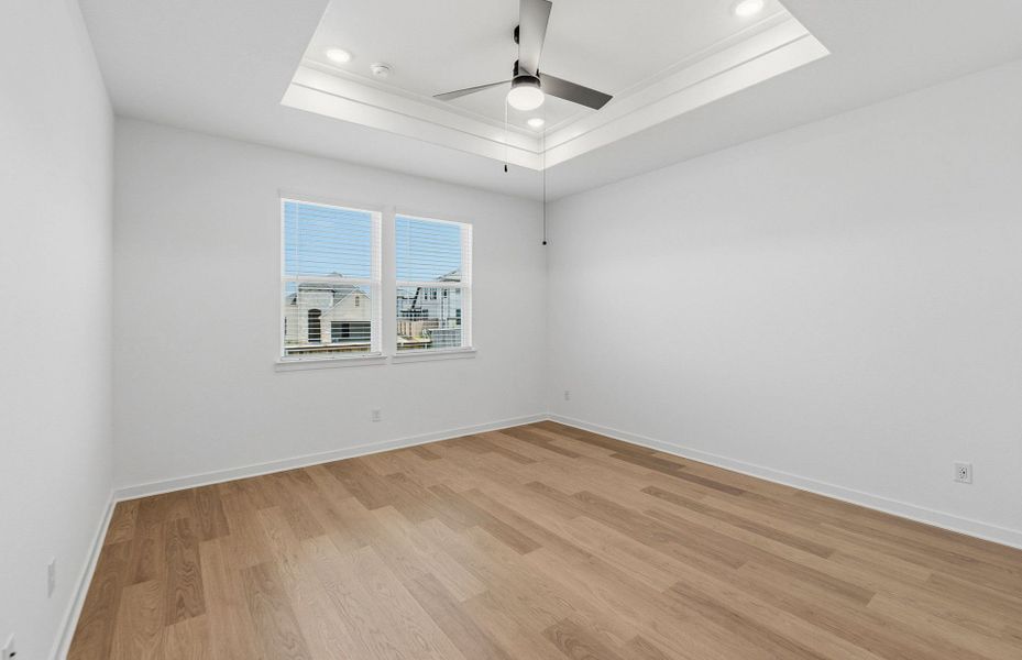 Spacious, unfurnished interior of a new home in Sunfield, Buda (Image 25).