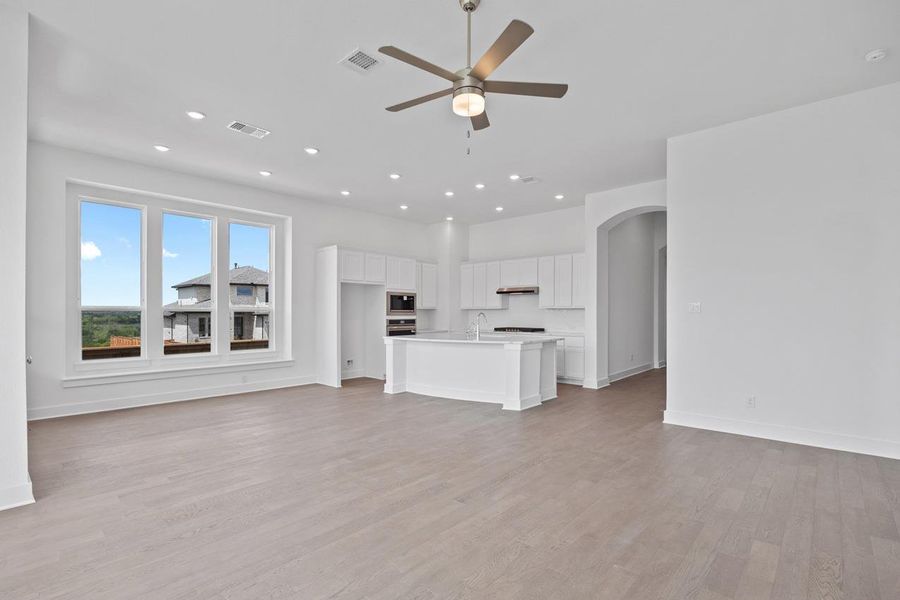 Spacious, unfurnished interior of a new home in Lariat, Liberty Hill (Image 9).