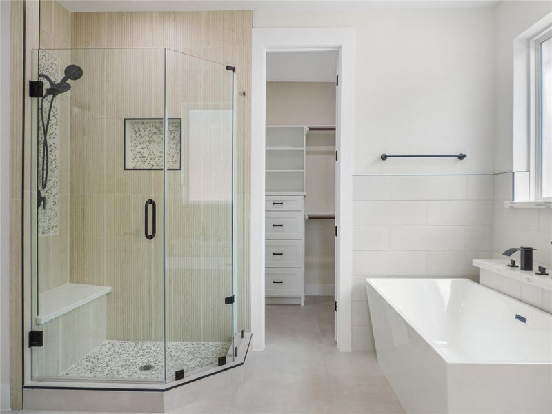 Other interior pictures of a master bathroom built by Texas best home builders