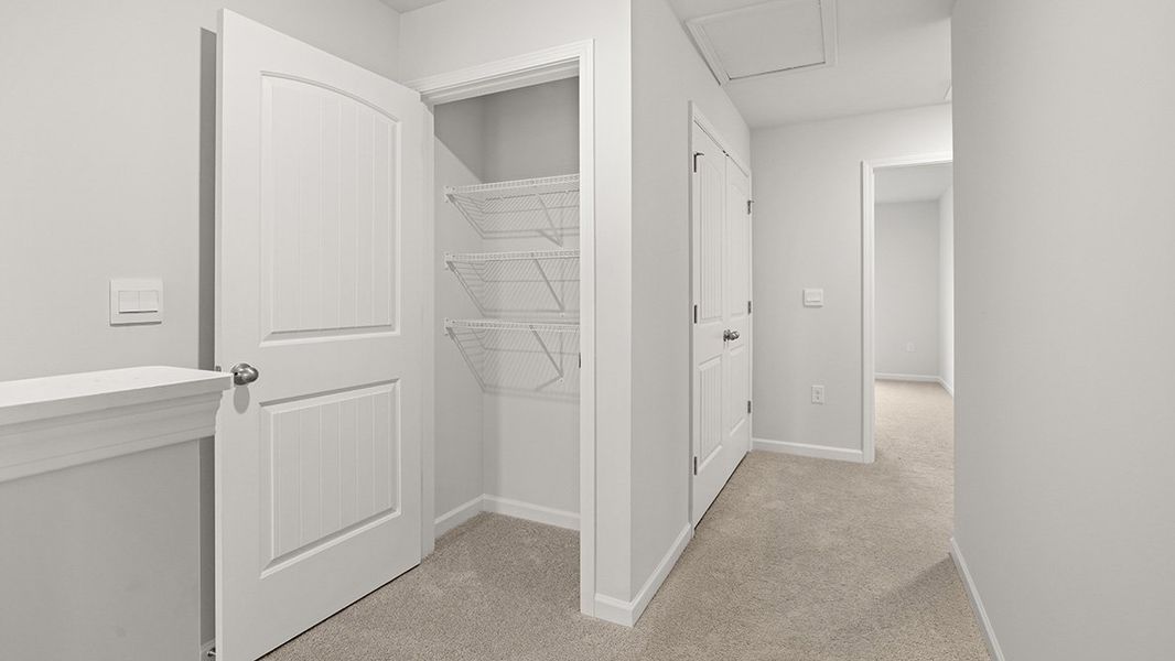 Spacious, unfurnished interior of a new home in Woodbury Park, South Fulton (Image 25).