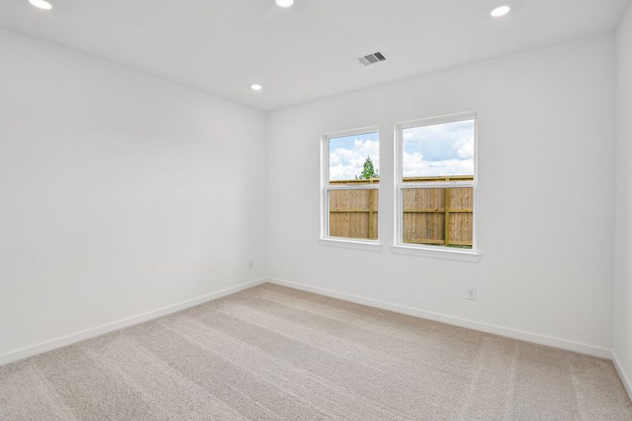 Spacious, unfurnished interior of a new home in Raburn Reserve 50s, Tomball (Image 15).
