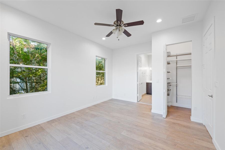 Spacious, unfurnished interior of a new home in , Fort Lauderdale (Image 20).