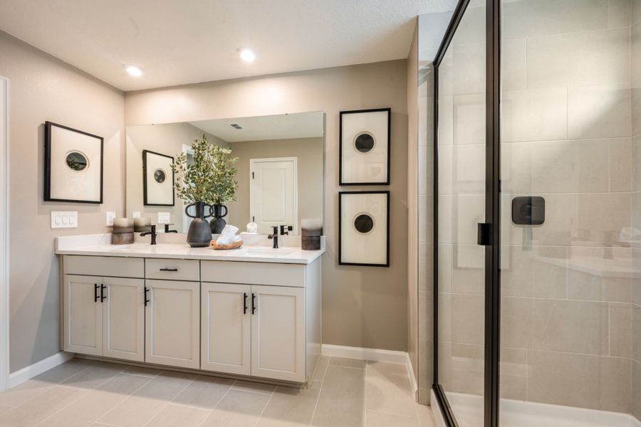 Furnished interior view inside a new home in Pasadena Ridge Master, Dade City (Image 13).