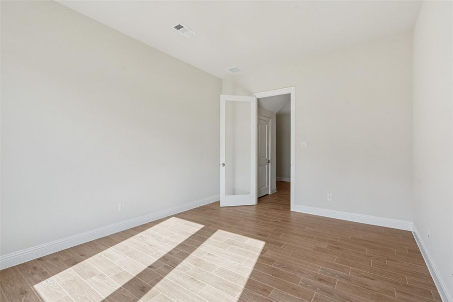 Spacious, unfurnished interior of a new home in Sienna 65', Missouri City (Image 22).