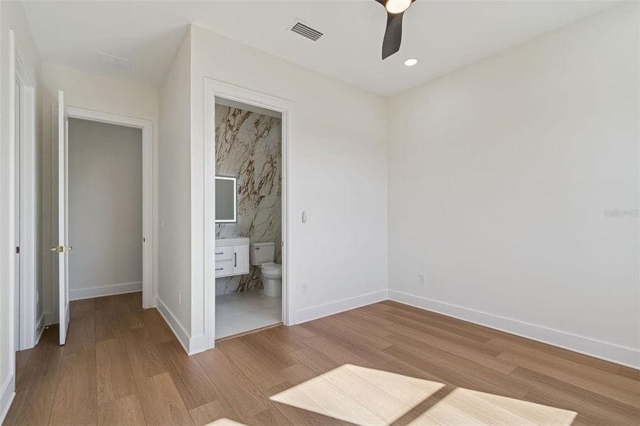 Spacious, unfurnished interior of a new home in , Tampa (Image 24).