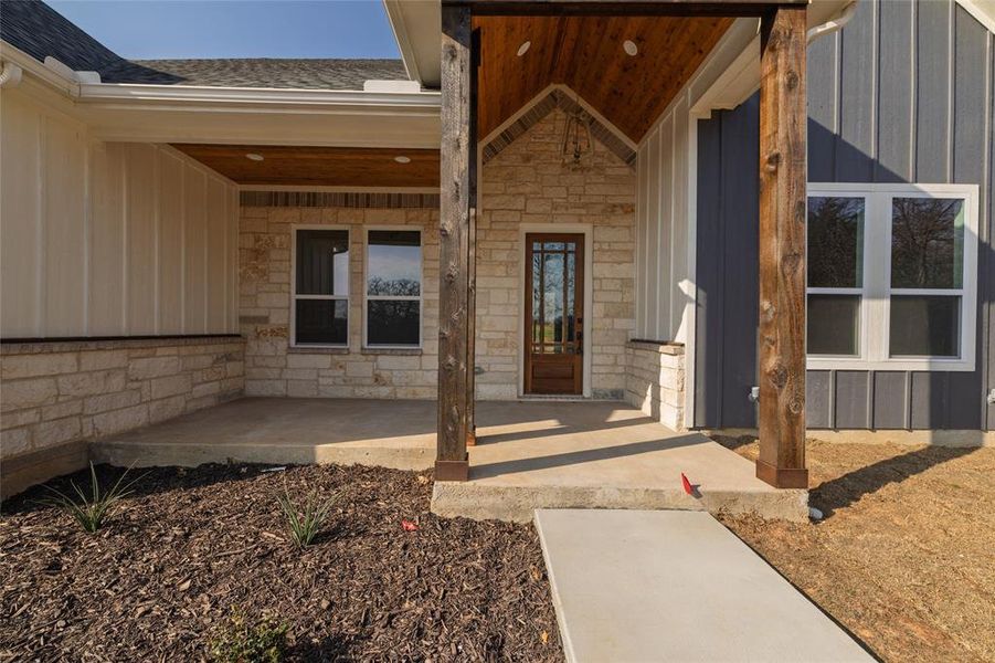 Exterior details and patio area of a home in , Cleburne (Image 4).