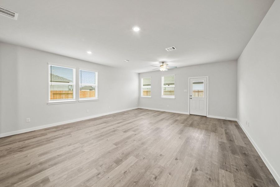 Spacious, unfurnished interior of a new home in Valor Park, Bay City (Image 20). Spacious, unfurnished interior of a new home in Valor Park, Bay City (Image 20).