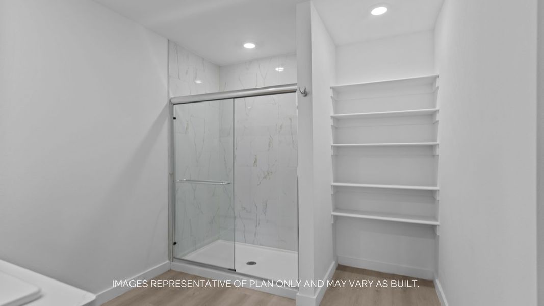 Spacious, unfurnished interior of a new home in Allen Farms, Lubbock (Image 7).