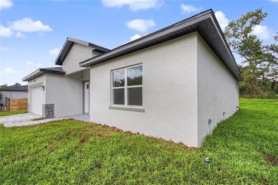 Exterior details and patio area of a home in , Ocala (Image 29).