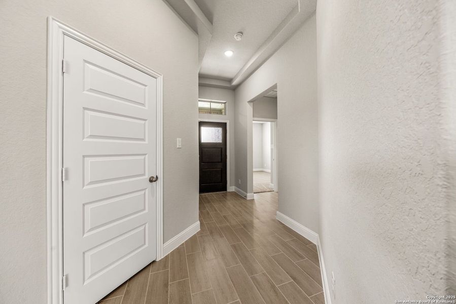 Spacious, unfurnished interior of a new home in Morgan Meadows, San Antonio (Image 14).