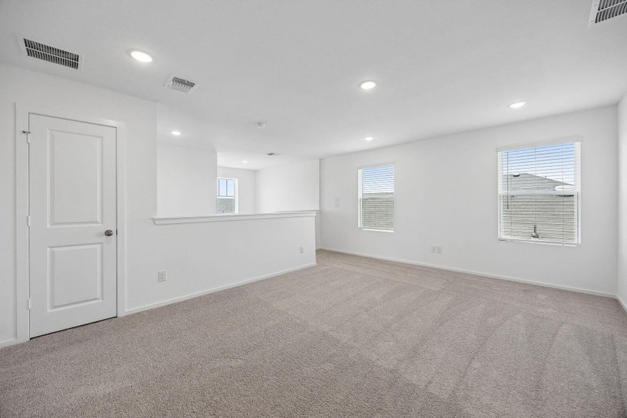 Spacious, unfurnished interior of a new home in Stokesbury, Waller (Image 22).