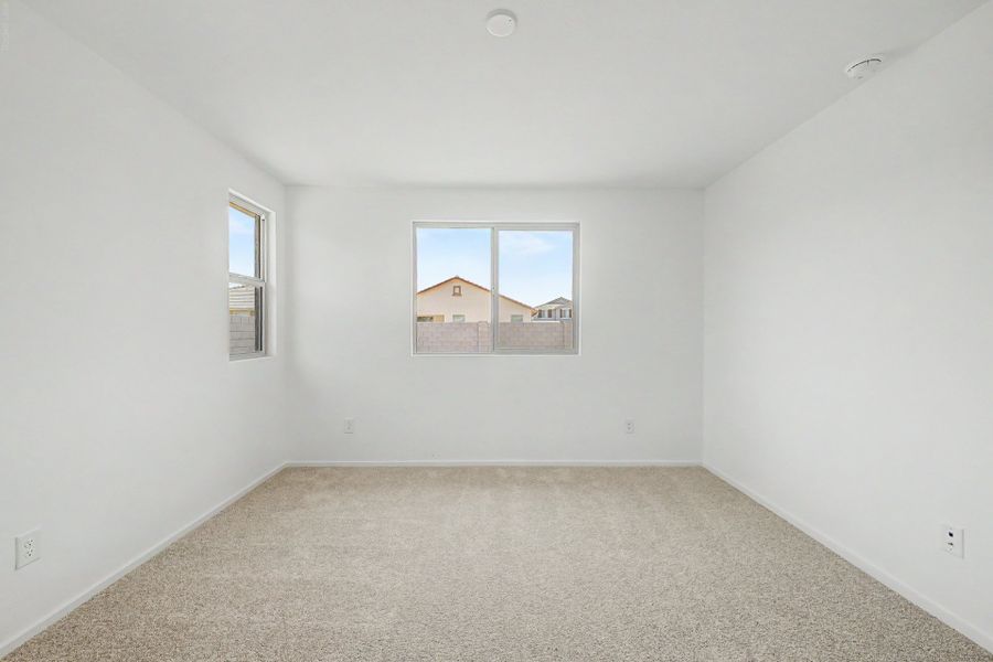 Spacious, unfurnished interior of a new home in Wildera, San Tan Valley (Image 8).