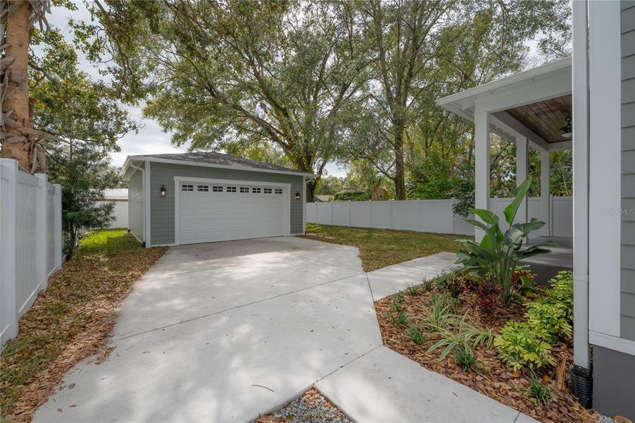 Exterior details and patio area of a home in , Tampa (Image 34).