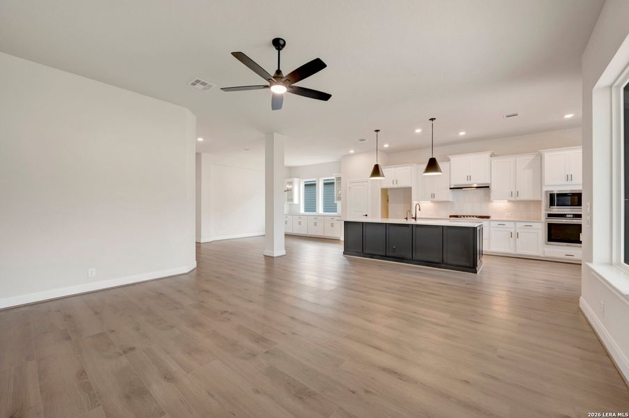 Spacious, unfurnished interior of a new home in The Crossvine 55’, Schertz (Image 16).