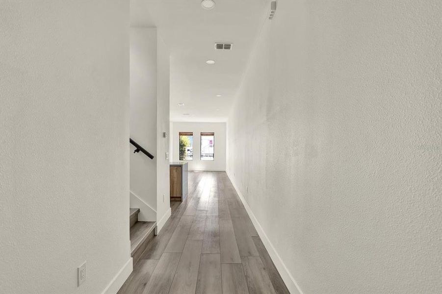 Spacious, unfurnished interior of a new home in , St. Petersburg (Image 30).