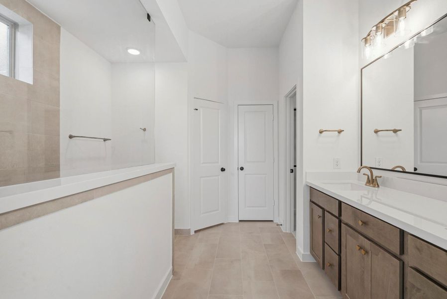 Furnished interior view inside a new home in , Katy (Image 5).