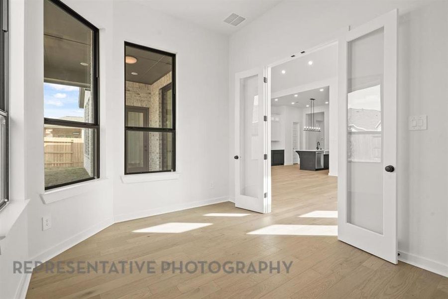 Spacious, unfurnished interior of a new home in Ridge Crossing, Waxahachie (Image 15).