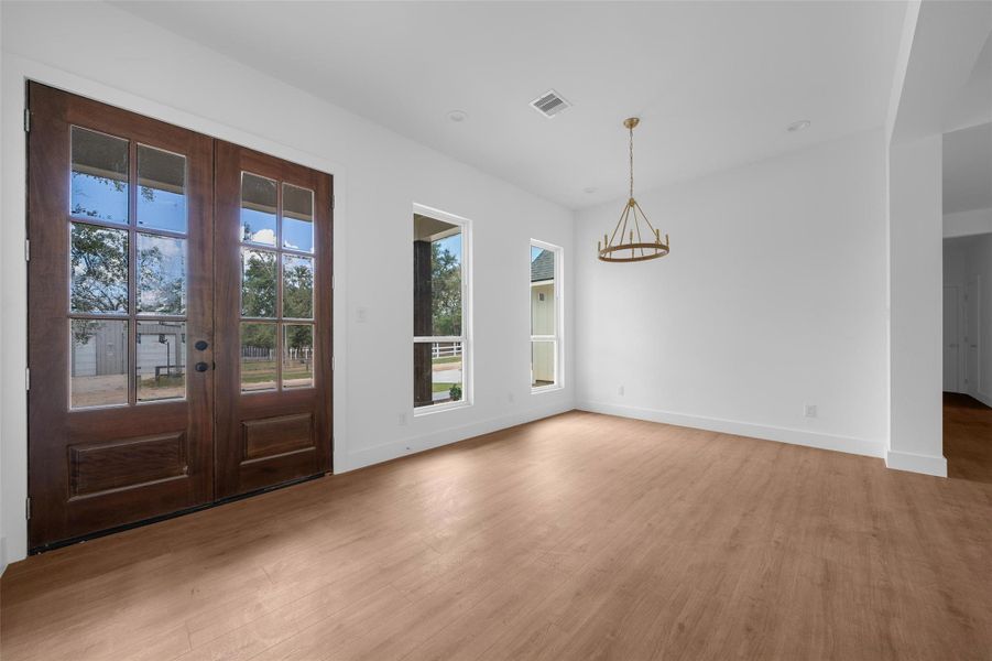 Spacious, unfurnished interior of a new home in , Hempstead (Image 31).
