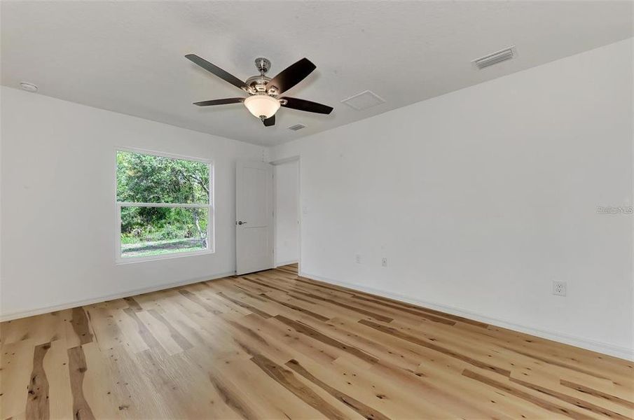 Spacious, unfurnished interior of a new home in , North Port (Image 14).