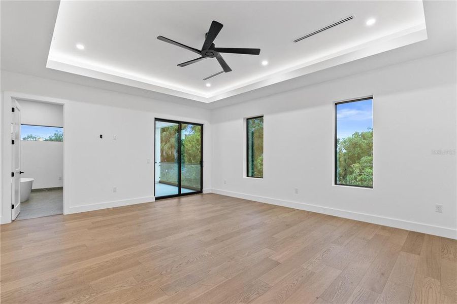 Spacious, unfurnished interior of a new home in , Tampa (Image 48).