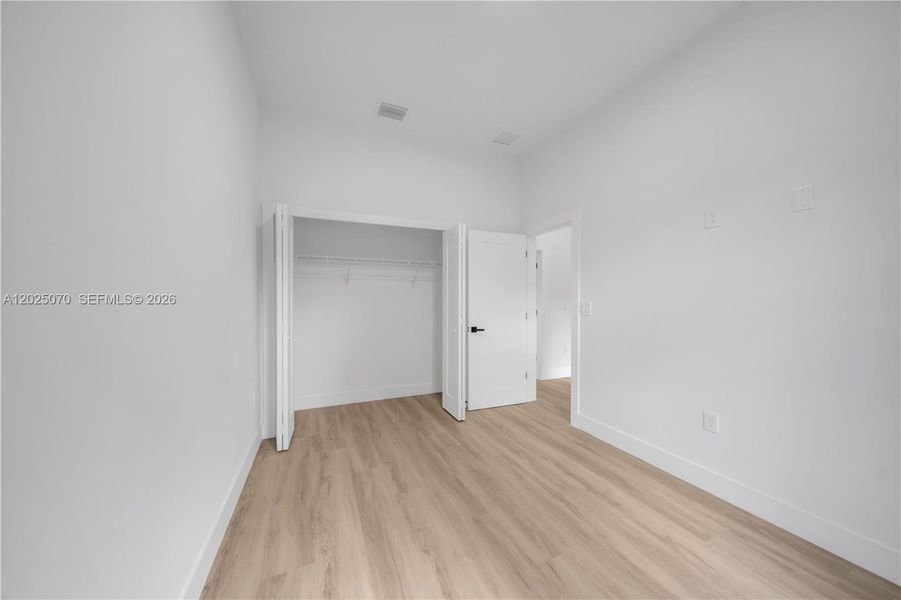 Spacious, unfurnished interior of a new home in , North Port (Image 27).