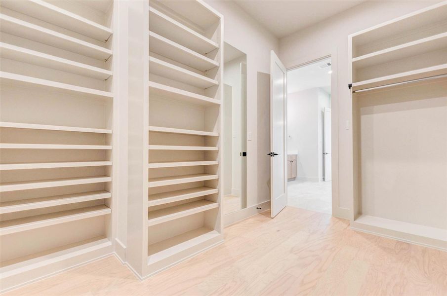 Spacious, unfurnished interior of a new home in , Fulshear (Image 32).
