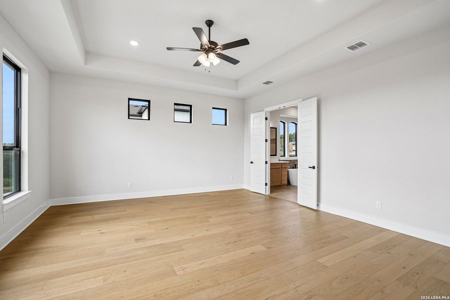 Spacious, unfurnished interior of a new home in Verandas at the Rim, San Antonio (Image 17). Spacious, unfurnished interior of a new home in Verandas at the Rim, San Antonio (Image 17).