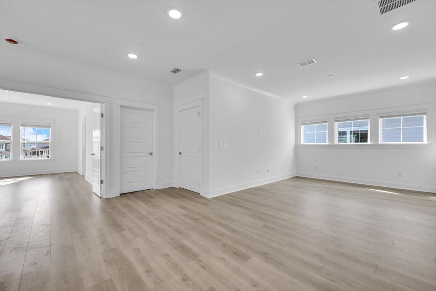 Spacious, unfurnished interior of a new home in Liberty Hill Farm, Mount Pleasant (Image 26).