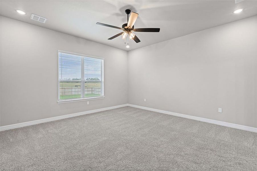 Spacious, unfurnished interior of a new home in , Troy (Image 36).
