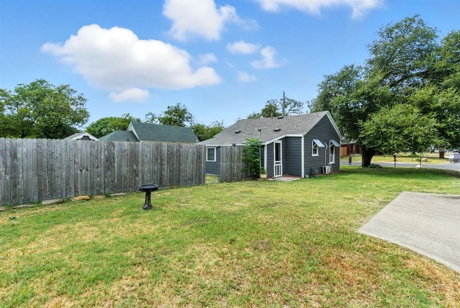 Exterior details and patio area of a home in , Weatherford (Image 24).