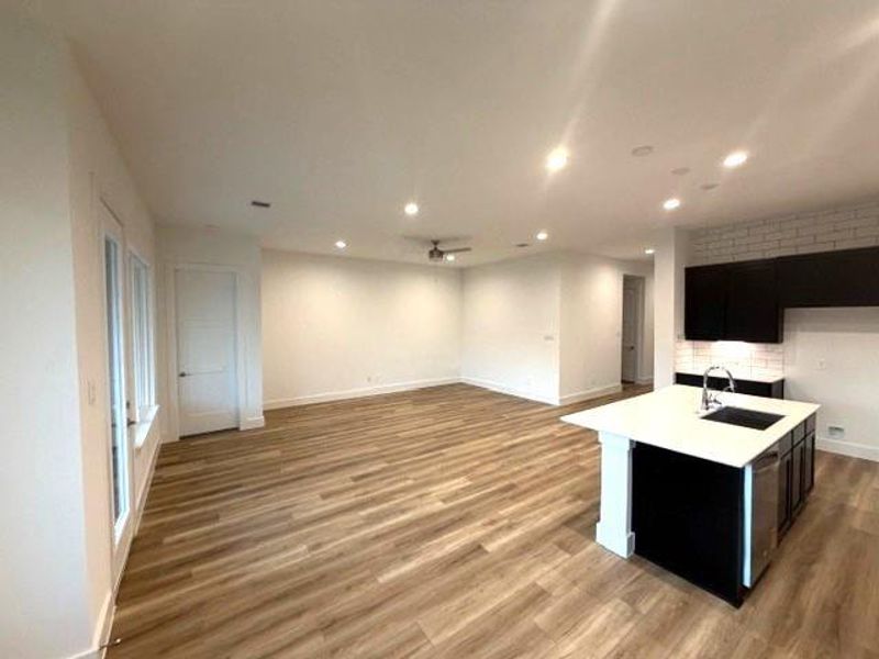Spacious, unfurnished interior of a new home in Hills of Westlake, Conroe (Image 5).