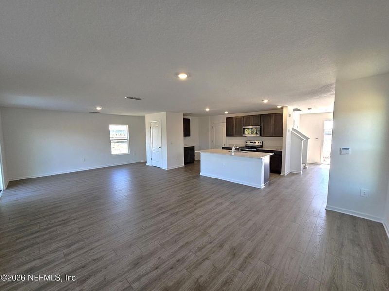 Spacious, unfurnished interior of a new home in Rookery, Green Cove Springs (Image 5).