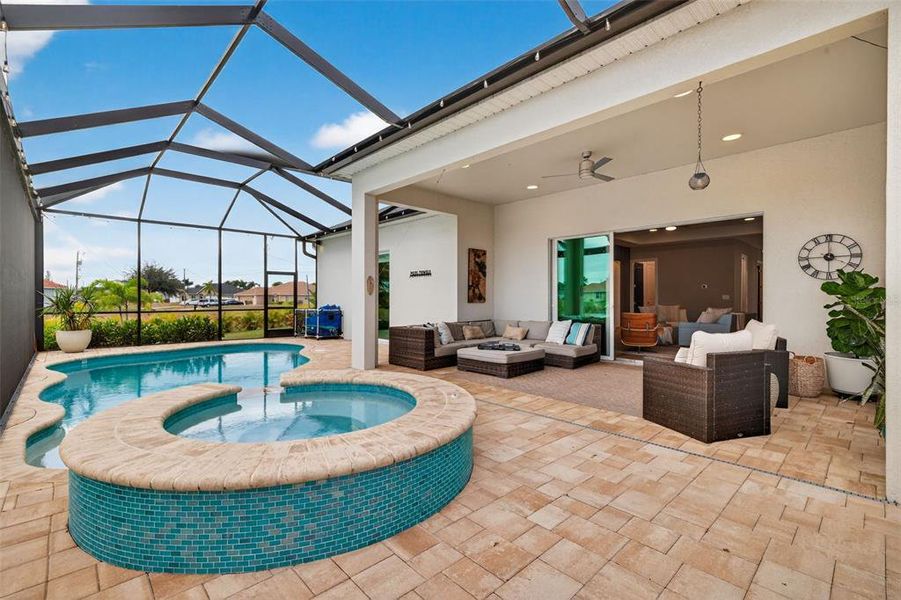Exterior details and patio area of a home in , Cape Coral (Image 30).