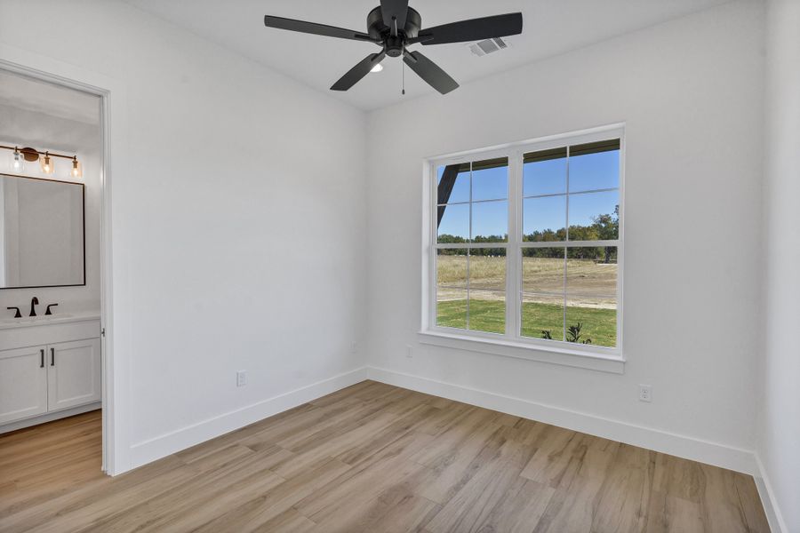 Spacious, unfurnished interior of a new home in Oak Water Ranch, Granbury (Image 40).