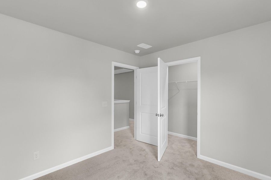 Spacious, unfurnished interior of a new home in Central Creek, Goose Creek (Image 22).