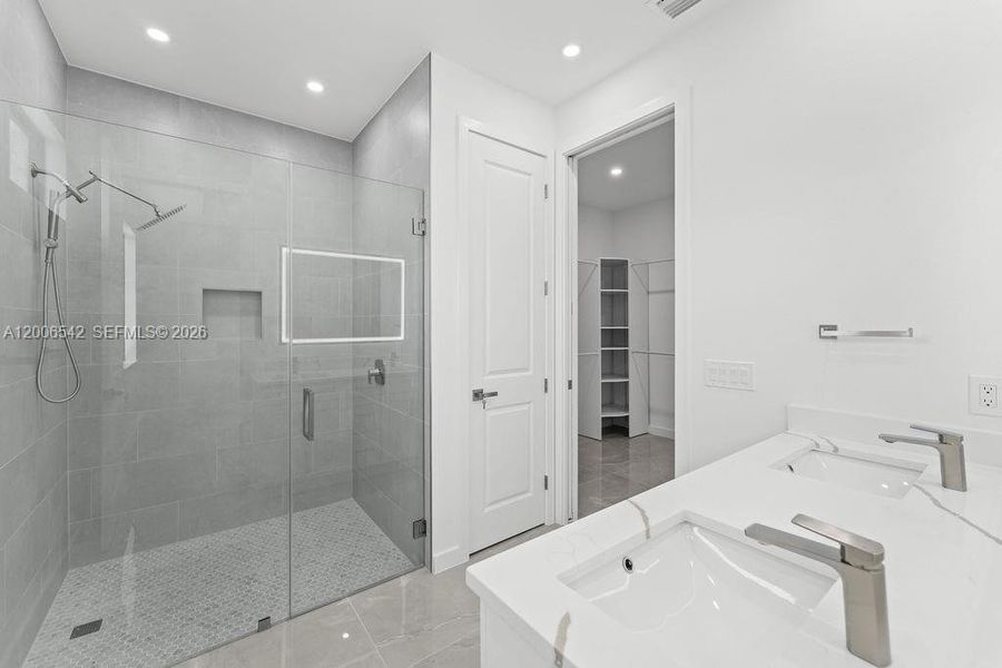 Furnished interior view inside a new home in , Cape Coral (Image 10).