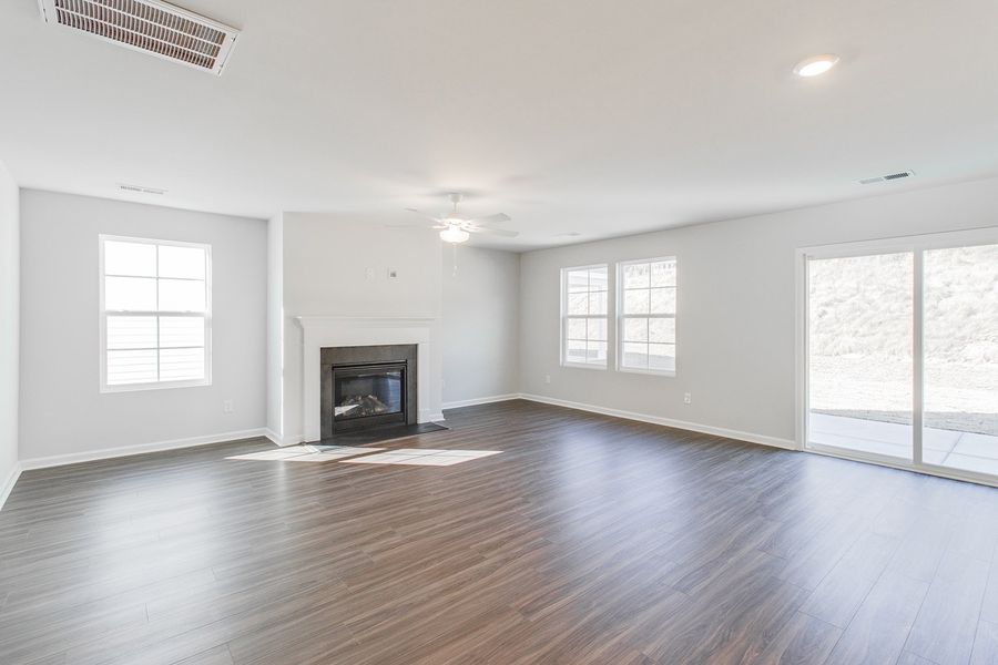 Spacious, unfurnished interior of a new home in Bluefield, Lexington (Image 17).