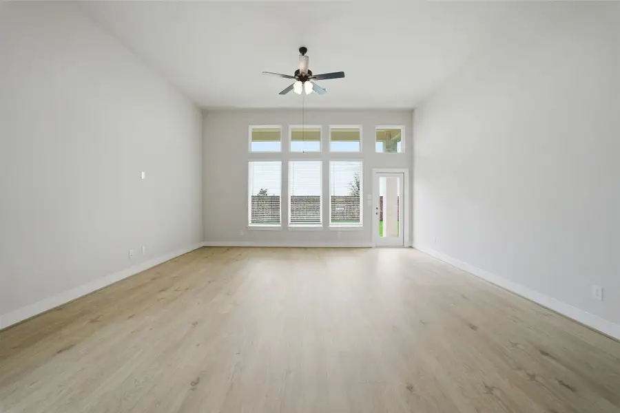 Spacious, unfurnished interior of a new home in Sunterra Lakes, Brookshire (Image 26). Spacious, unfurnished interior of a new home in Sunterra Lakes, Brookshire (Image 26).