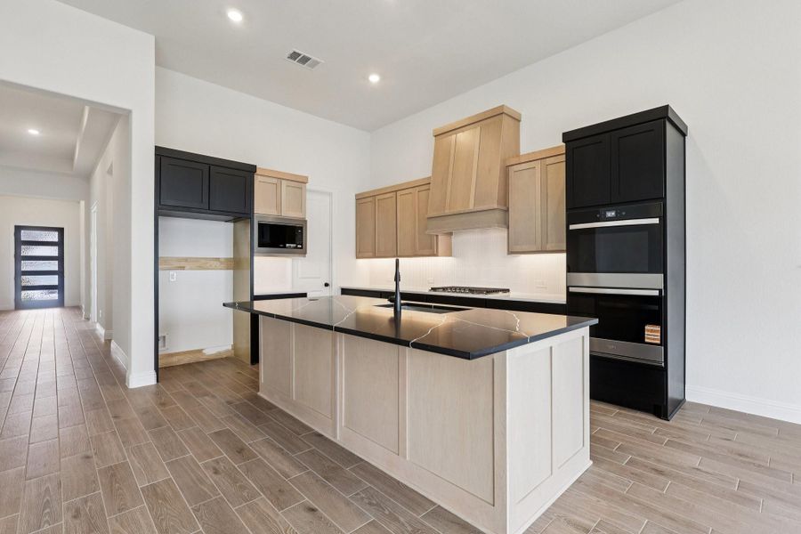 Furnished interior view inside a new home in Sienna 65', Missouri City (Image 11).