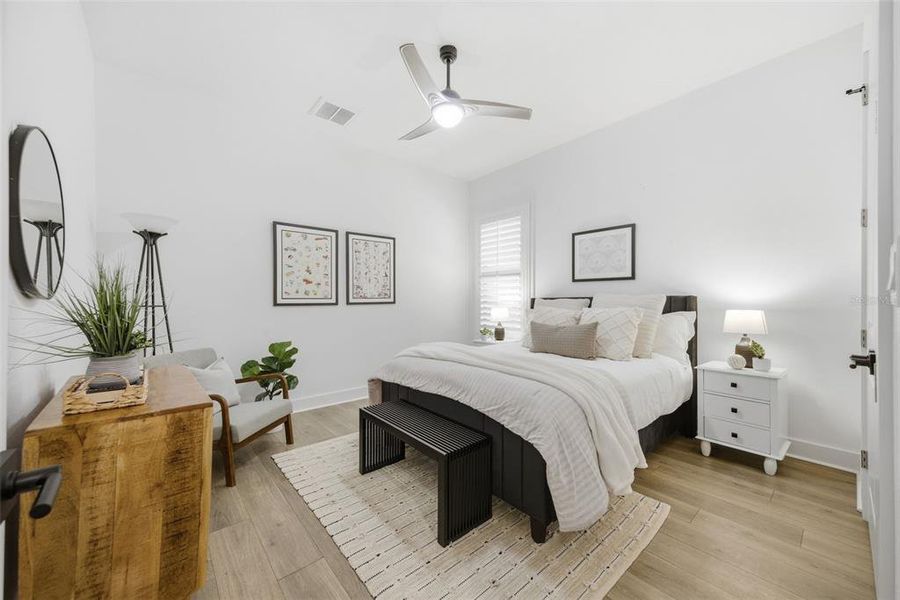 Furnished interior view inside a new home in , Tarpon Springs (Image 28).