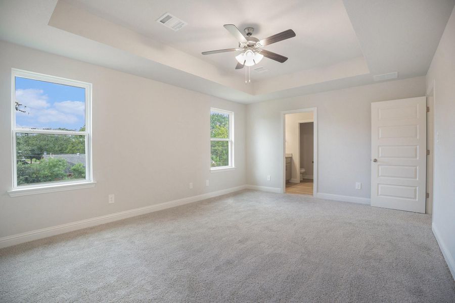 Spacious, unfurnished interior of a new home in Bayou Maison, Dickinson (Image 13).